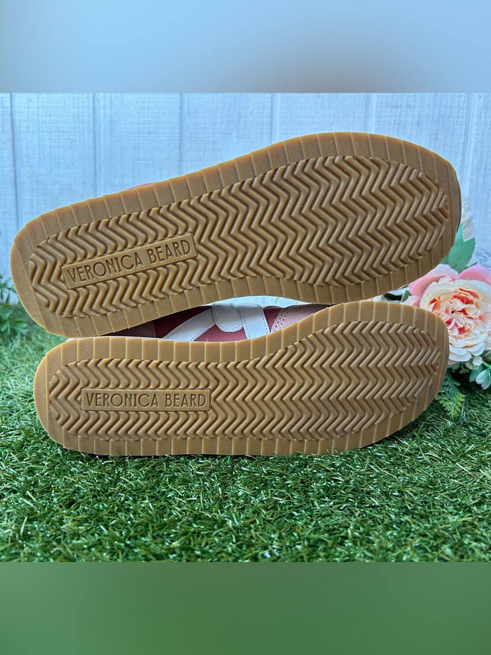 Veronica Beard
Penrose Sneakers $300 Rose Mauve/Chai/Lily size 6 gently used - Picture 15 of 16